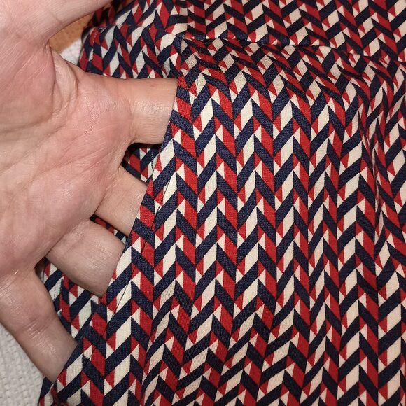 Cabi Size L High Rise Red and Blue Wide Leg Crops - Picture 5 of 12